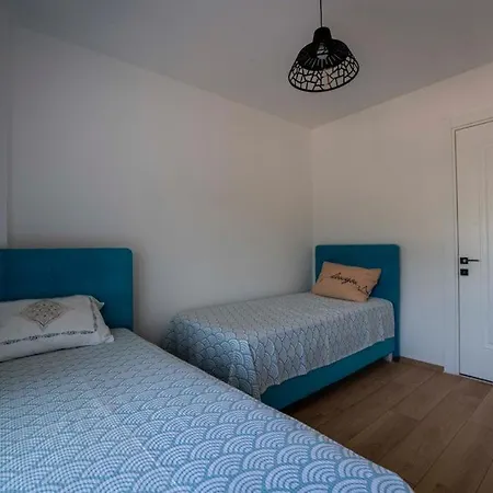 Guemuesluek Koeyici Havuzlu Dubleks Holiday home *