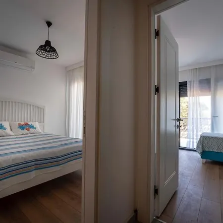 Guemuesluek Koeyici Havuzlu Dubleks Bodrum