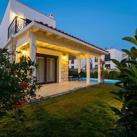 Guemuesluek Koeyici Havuzlu Dubleks * Bodrum