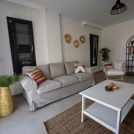 Guemuesluek Koeyici Havuzlu Dubleks Bodrum